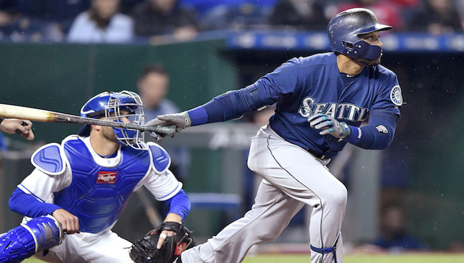 Do MLB Players Wear Face Masks on the Field