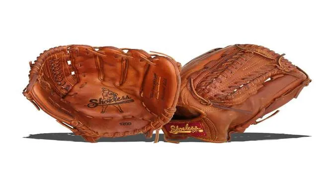 Left-Handed Baseball Gloves