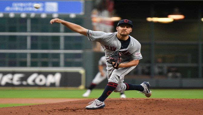 How A Professional Pitcher Uses Breaking Balls