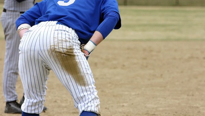 how-to-get-stains-out-of-white-baseball-pants-5-best-ways