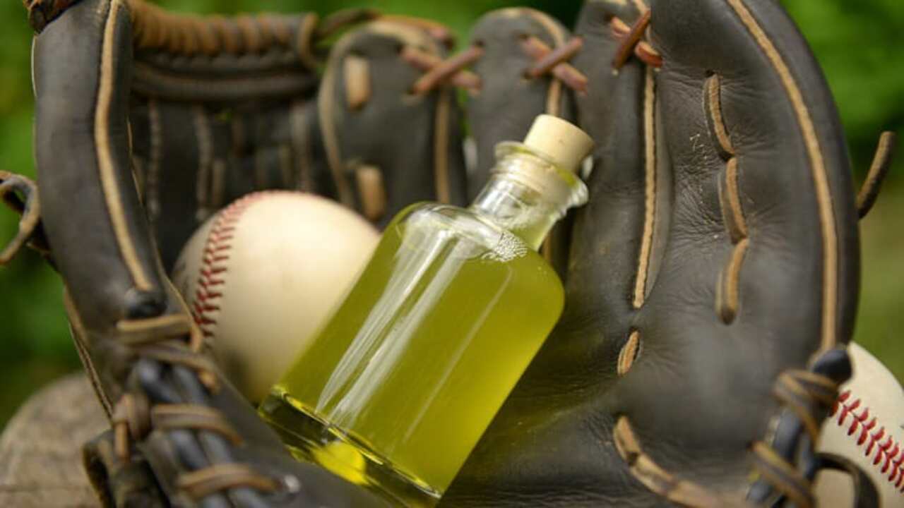 Oiling Glove